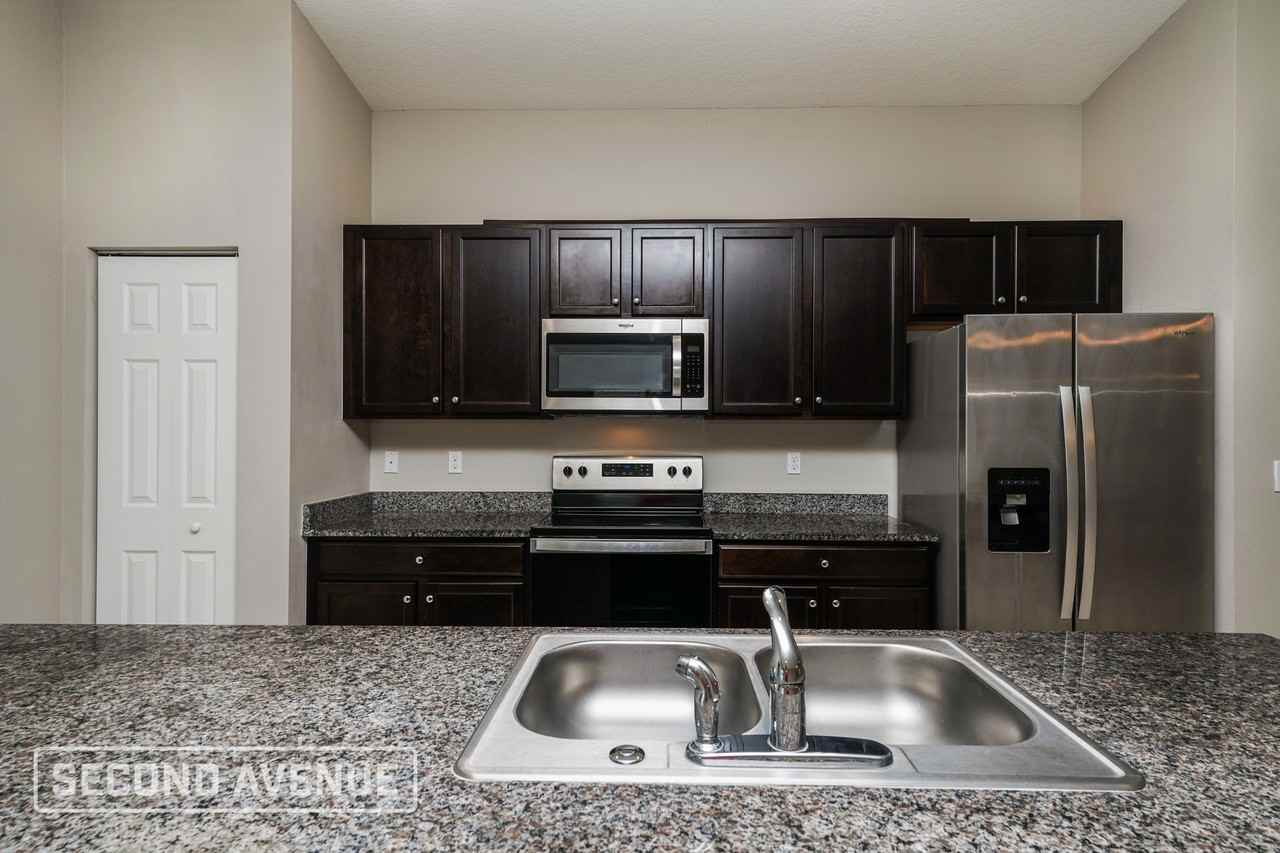 787 Genevo Ave Sw - Photo 4 of 27