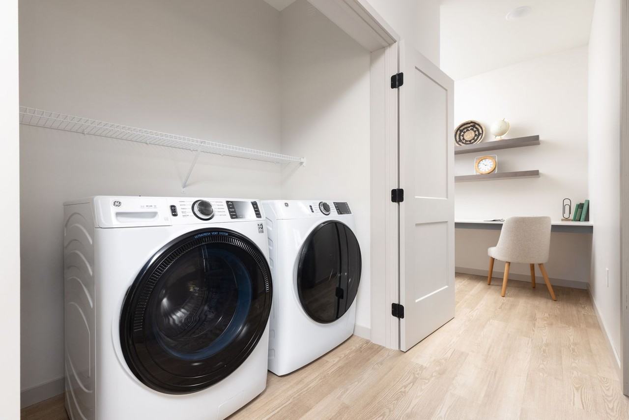 Lynvue Apartments - Photo 2 of 50