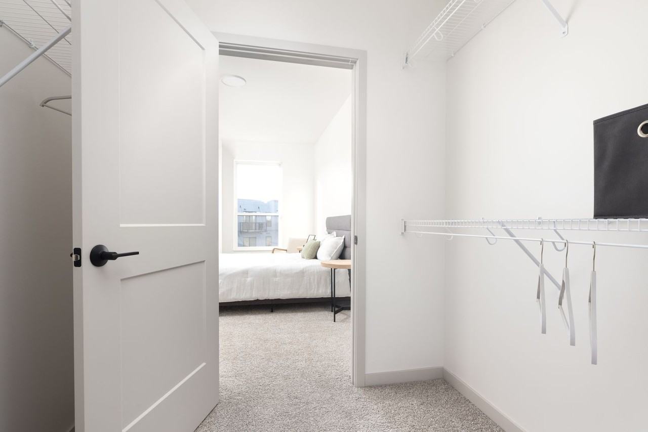 Lynvue Apartments - Photo 3 of 50