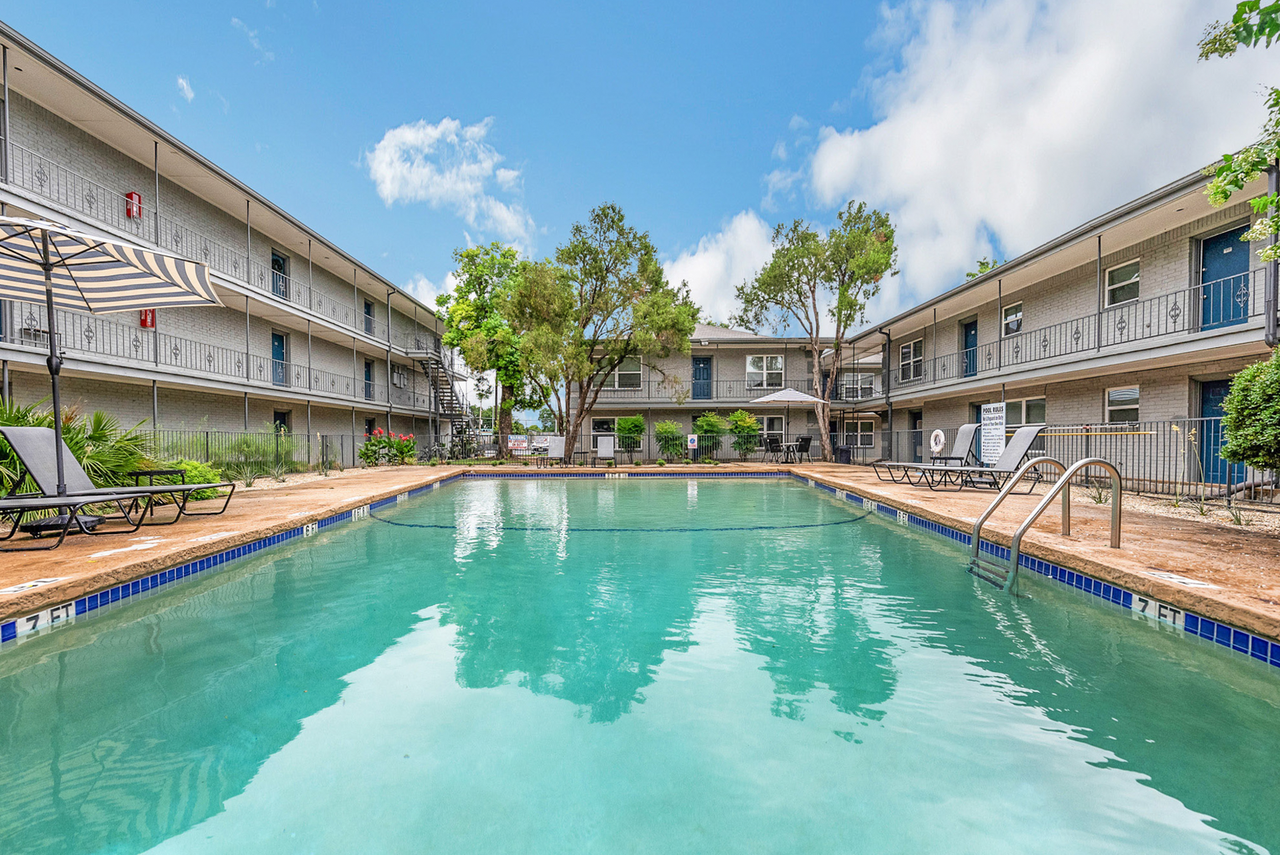 Abbey Road - Photo 3 of 32