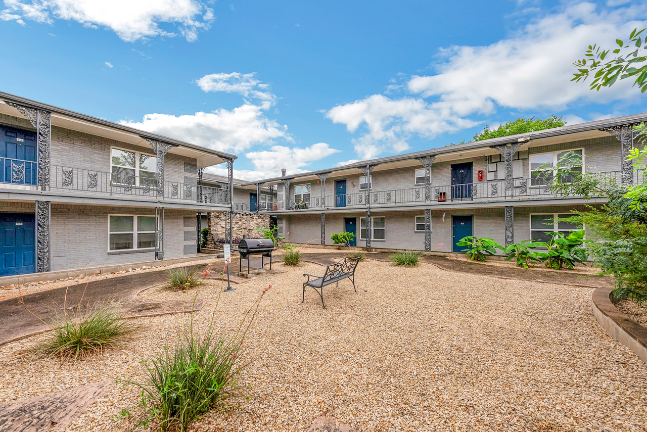 Abbey Road - Photo 6 of 32