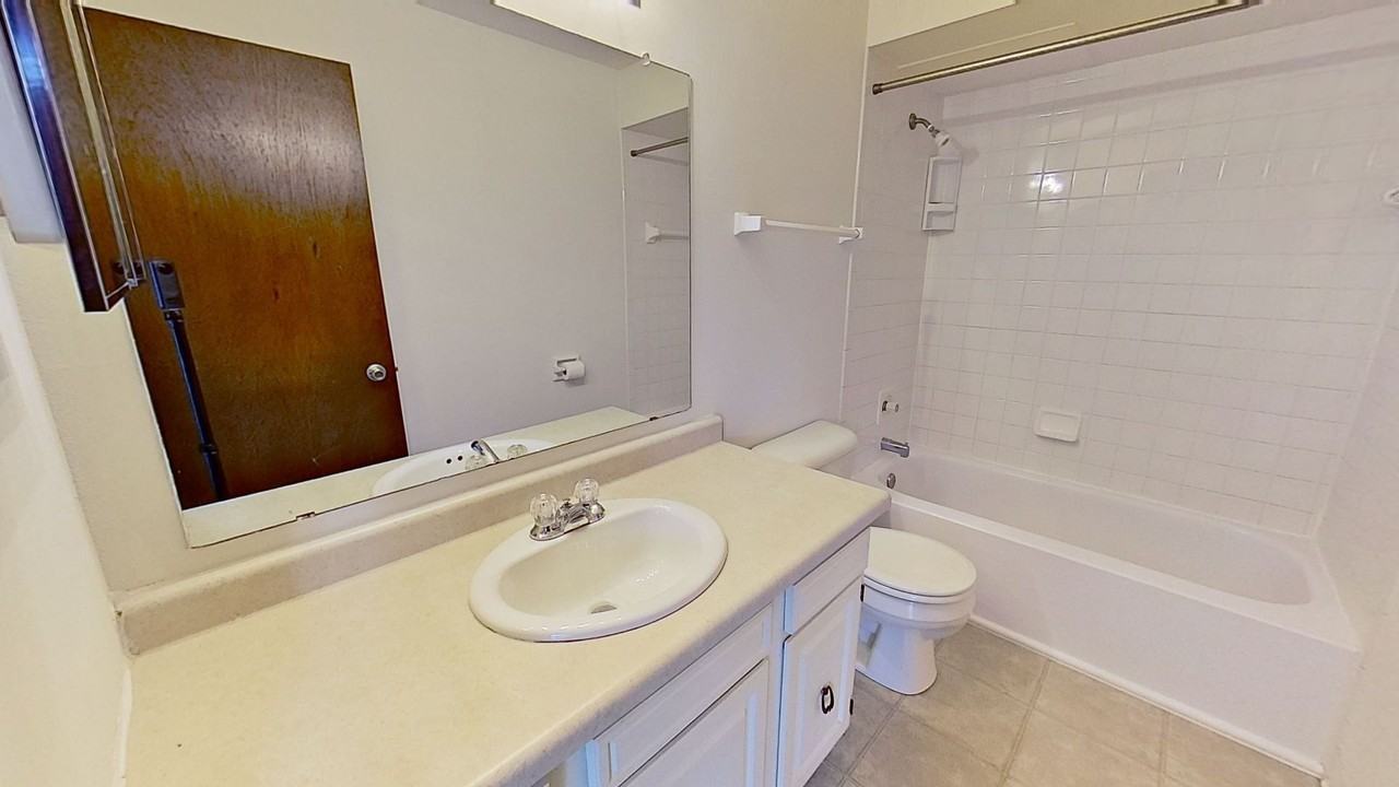 N76W14685 Market Dr - Photo 7 of 12