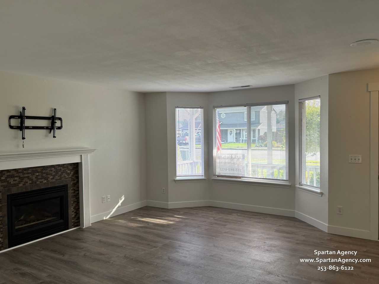 505 Williams Boulevard Northwest - Photo 2 of 18