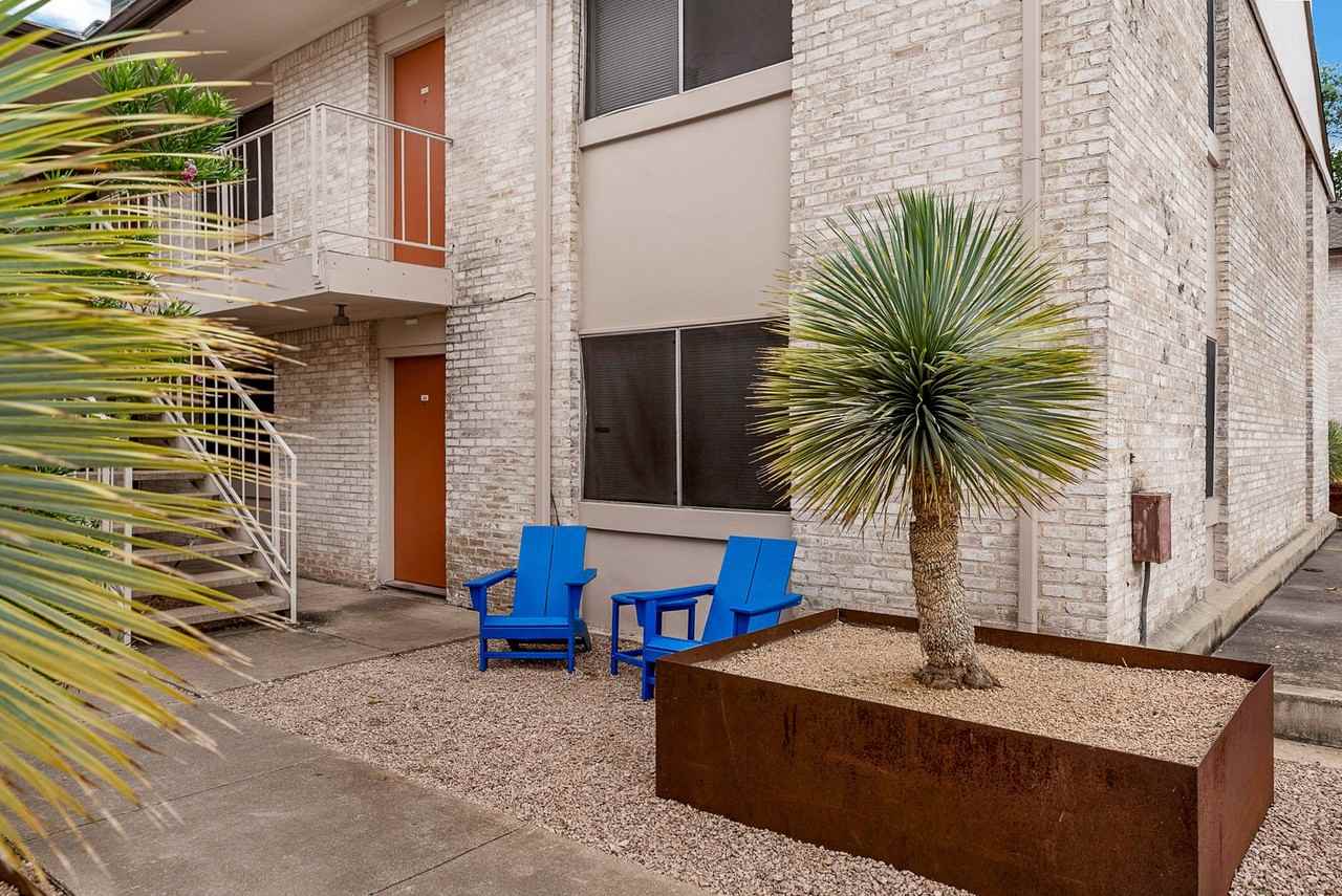 24 Flats - Photo 5 of 8