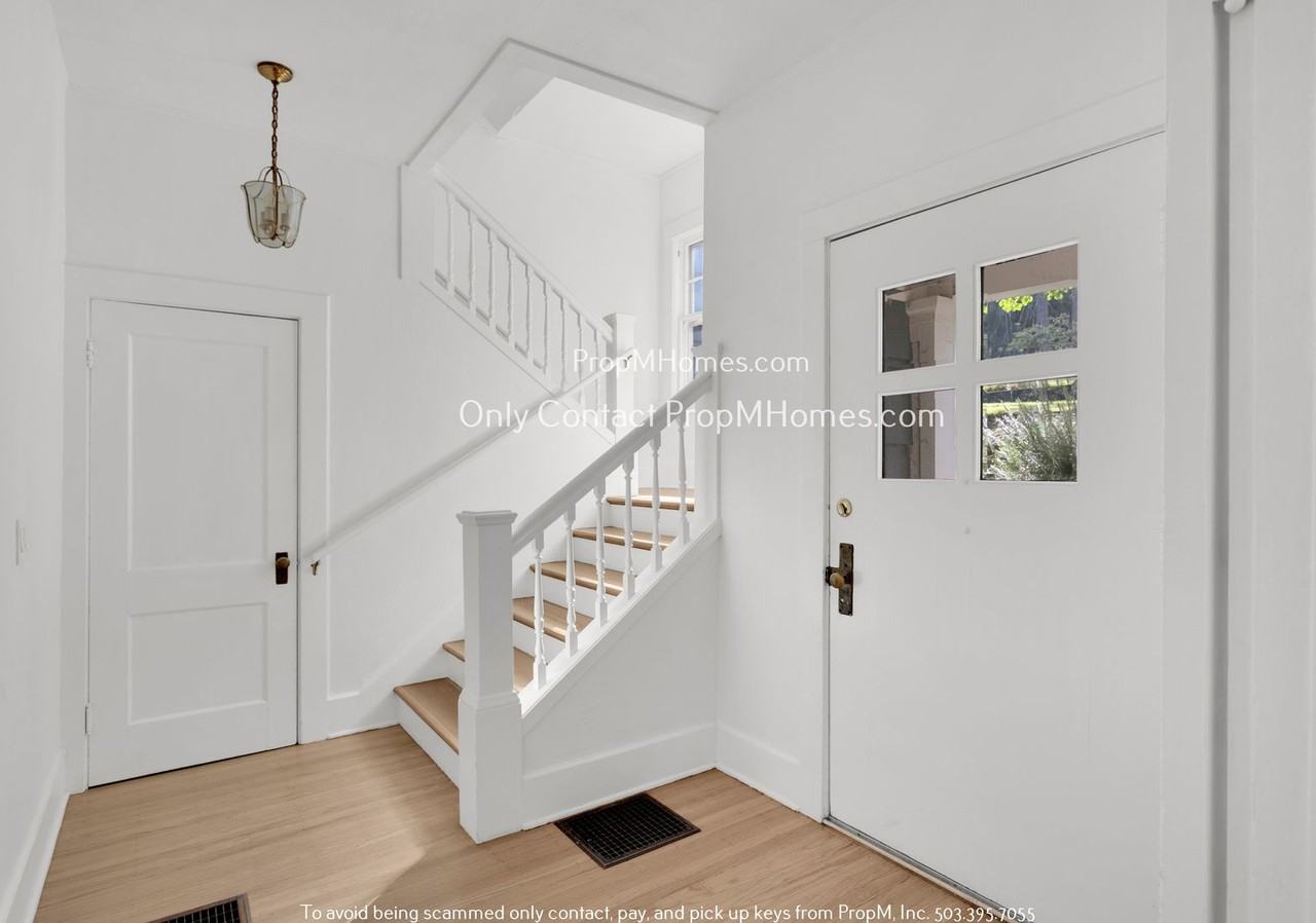 3732 Sw Council Crest Dr - Photo 2 of 37