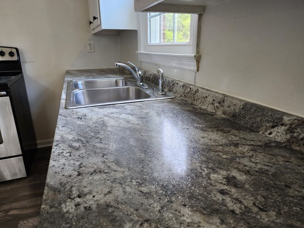 1401 Bradshaw St - Photo 3 of 11