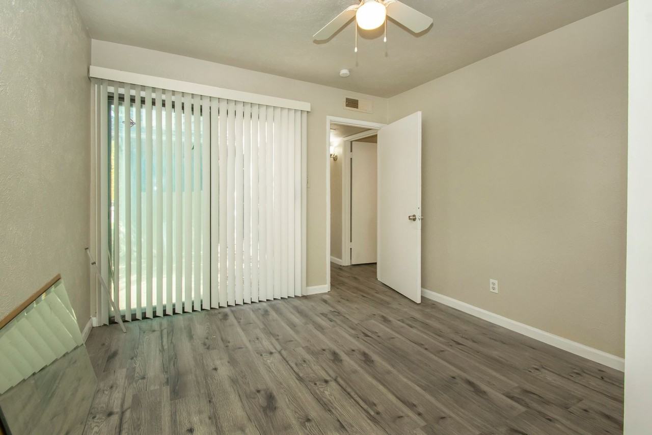 7062 Pineberry Rd - Photo 4 of 22