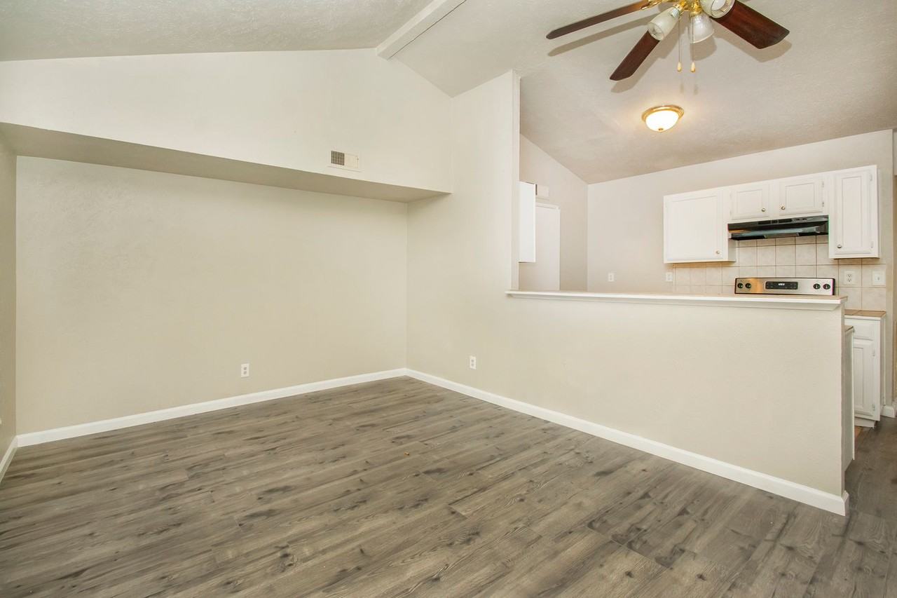 7062 Pineberry Rd - Photo 5 of 22