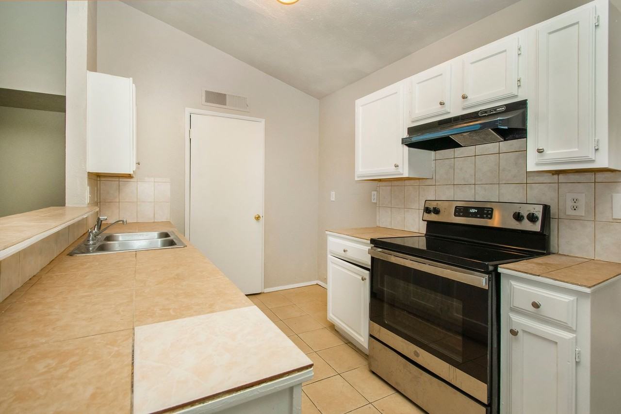 7062 Pineberry Rd - Photo 7 of 22