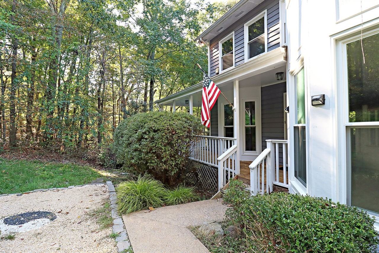 1454 Overlook Dr - Photo 2 of 27