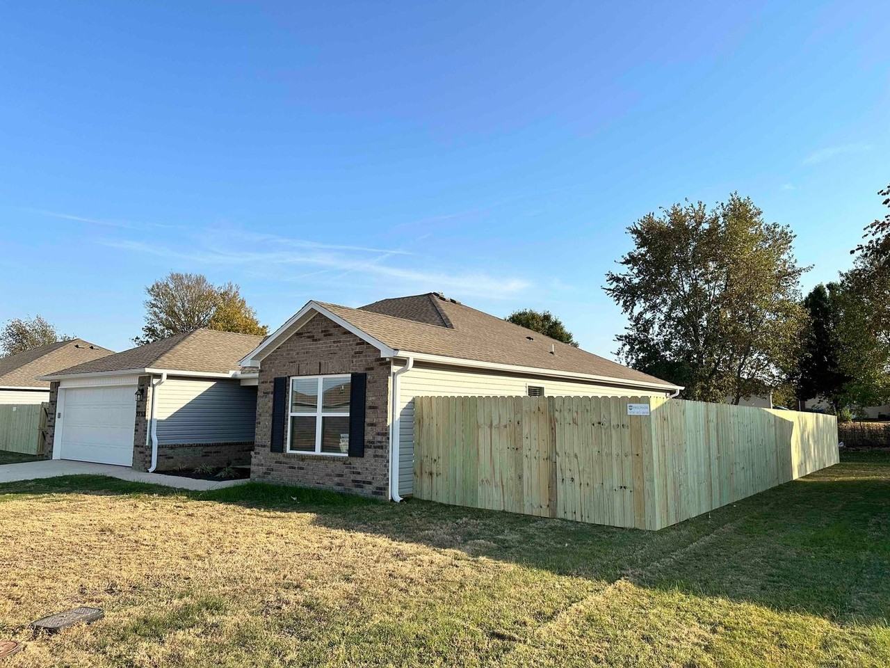 2733 Trout St - Photo 2 of 25