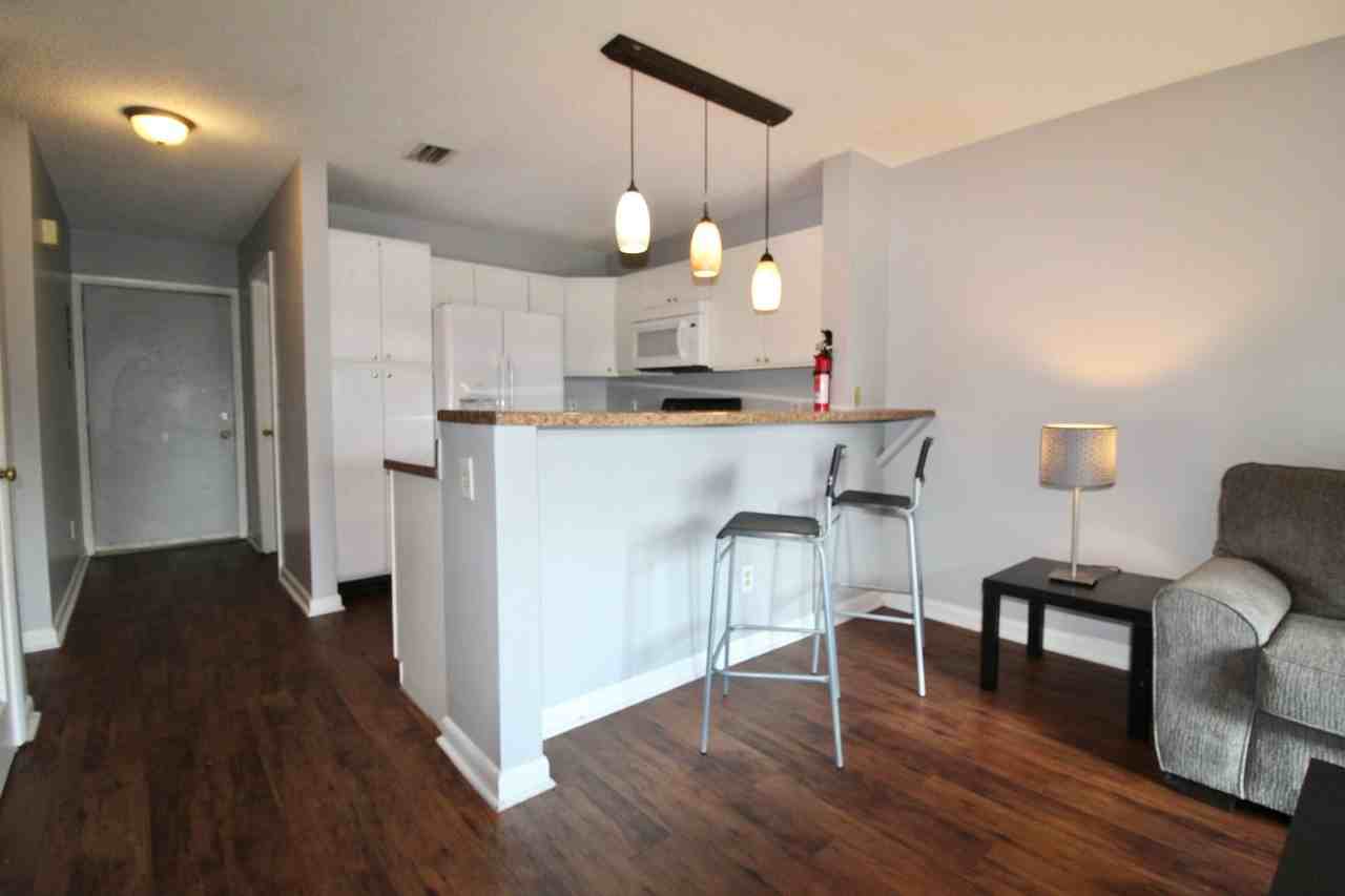 1342 Hunters Rd Apt A - Photo 5 of 20