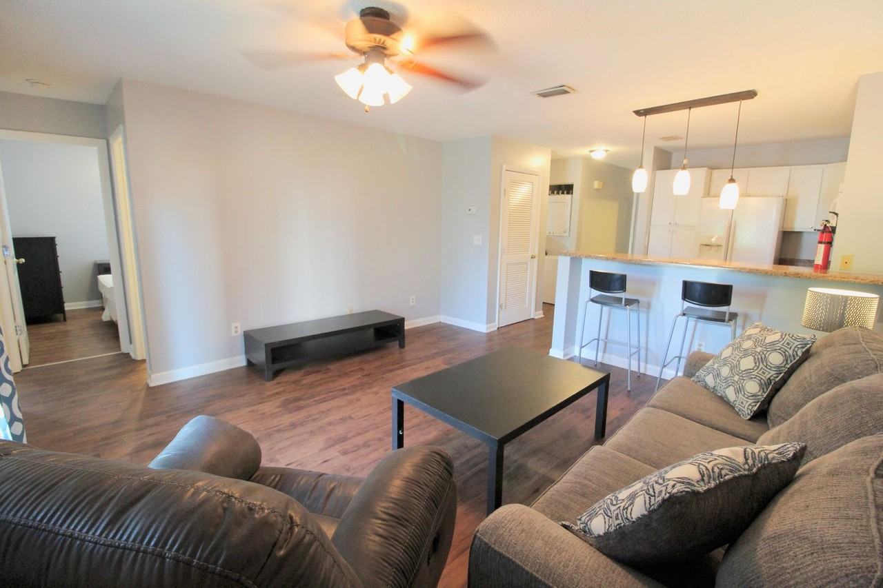 1342 Hunters Rd Apt A - Photo 6 of 20