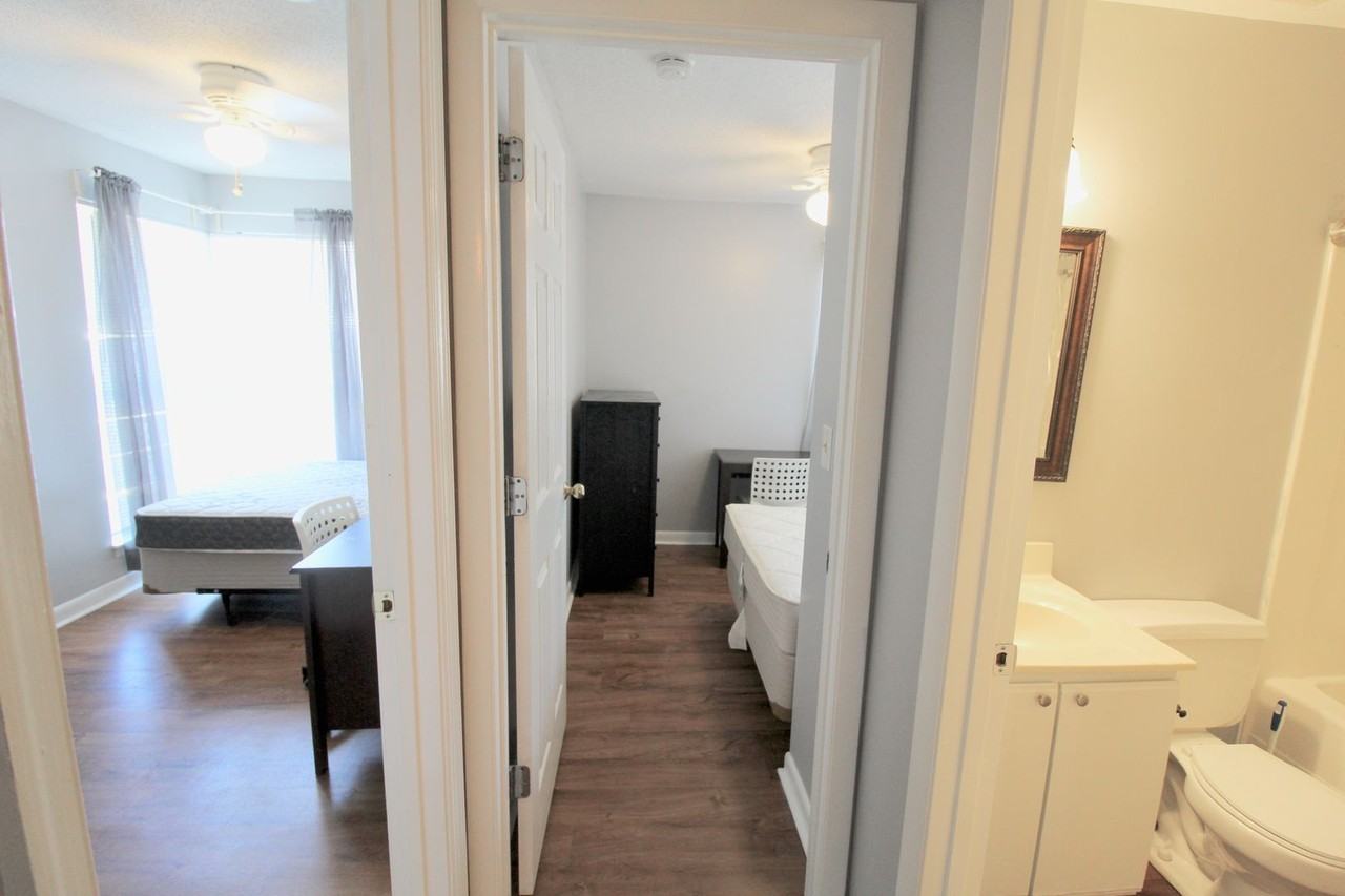 1342 Hunters Rd Apt A - Photo 7 of 20