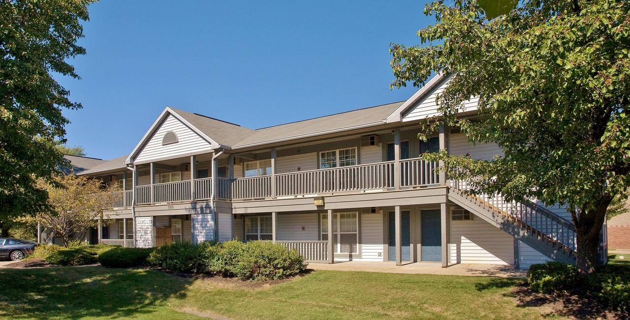 APPLE - Photo 4 of 10