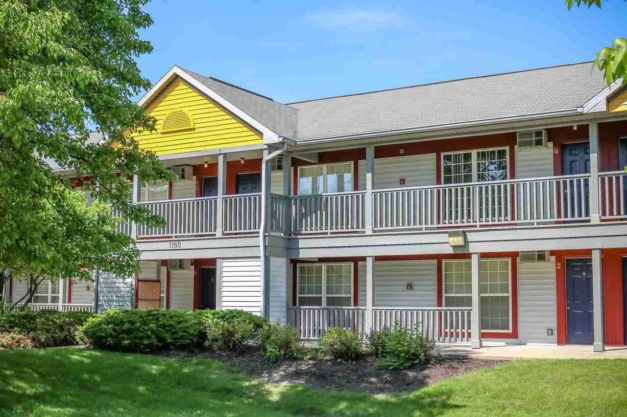 APPLE - Photo 6 of 10