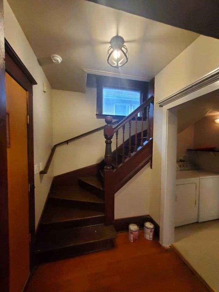 5250 5250 - 5252 Brooklyn Ave. N. - 5252 #5252 - Photo 3 of 11