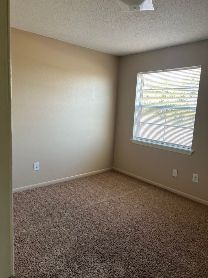 Highland Apartments 200 Building - Photo 2 of 4