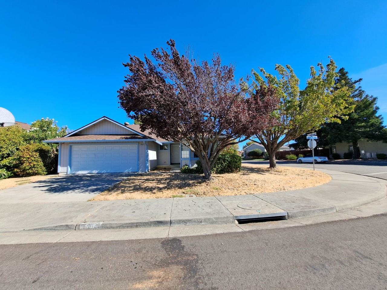 801 Capistrano Dr - Photo 2 of 25