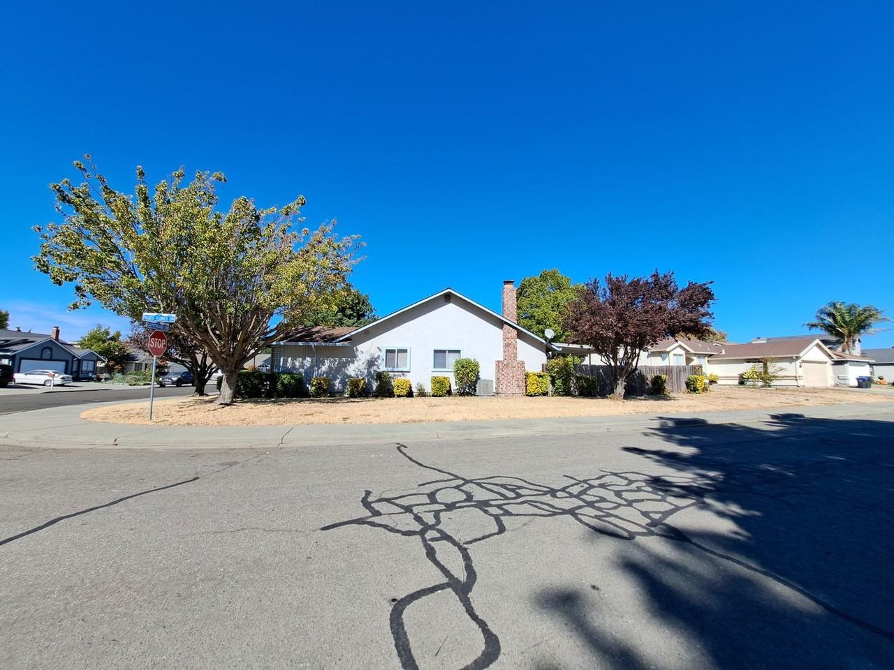 801 Capistrano Dr - Photo 3 of 25
