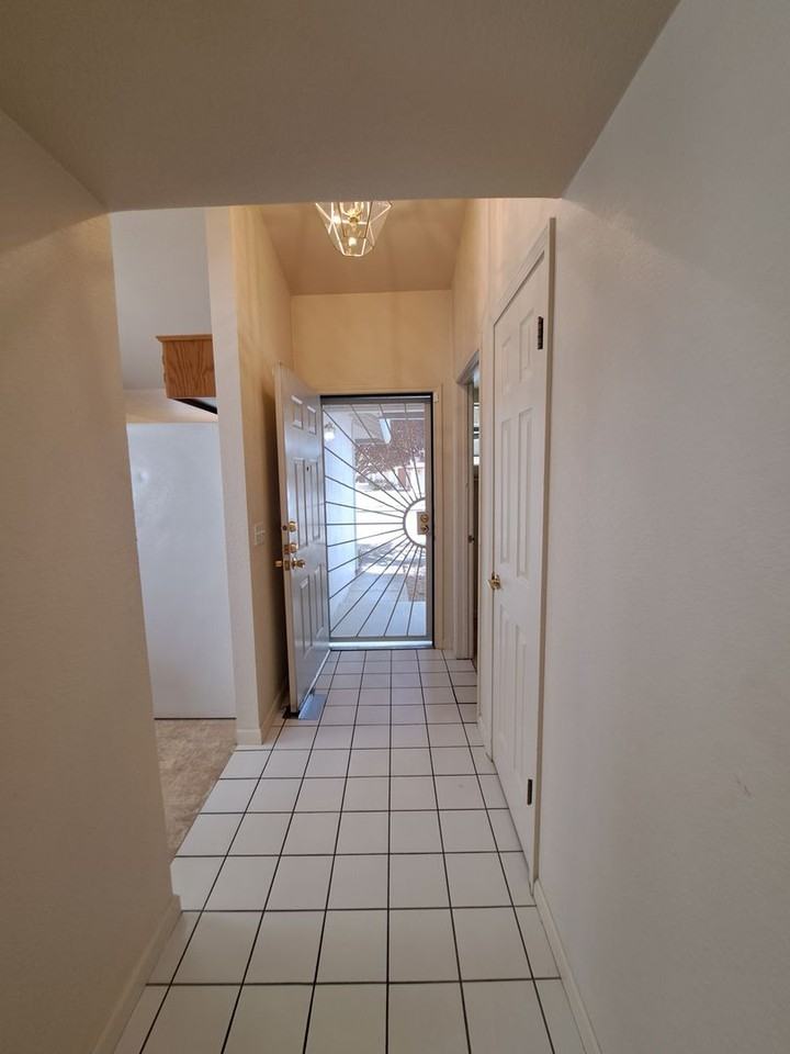 801 Capistrano Dr - Photo 5 of 25