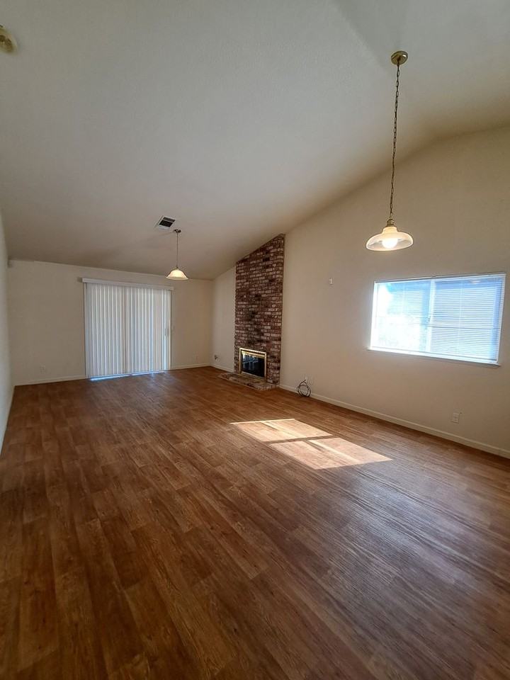 801 Capistrano Dr - Photo 6 of 25
