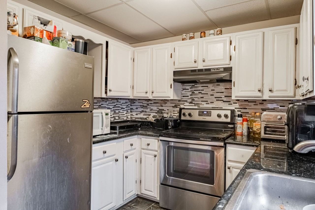 1704 Sidney St - Photo 2 of 14