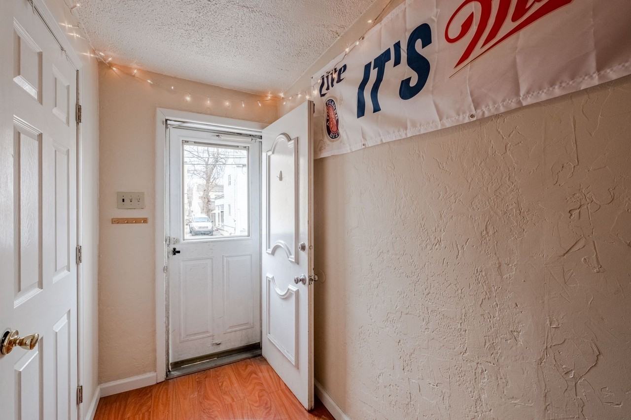 1704 Sidney St - Photo 6 of 14