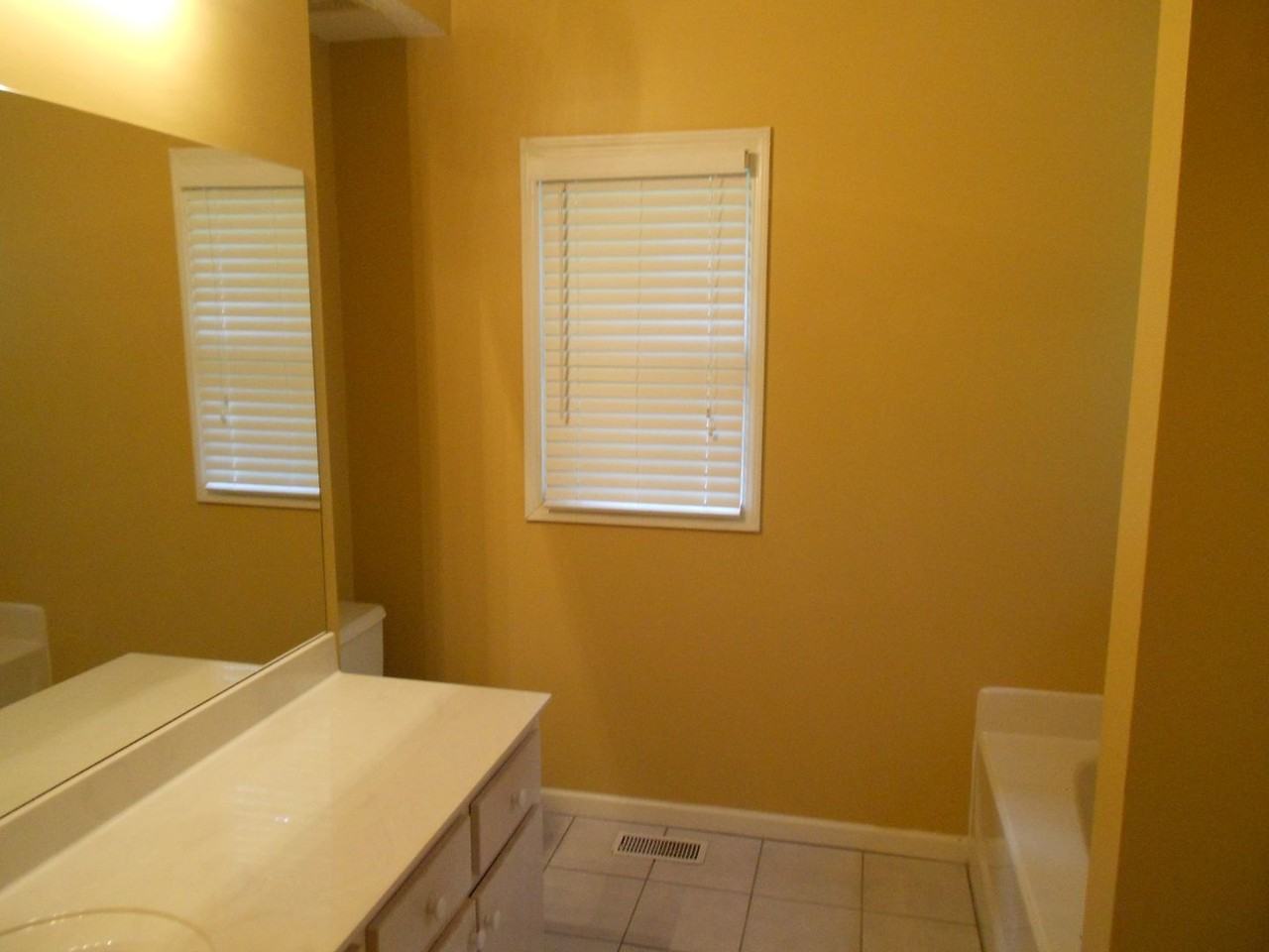 165 Tremont Cir - Photo 6 of 9