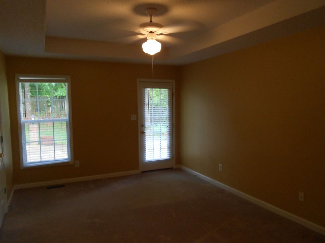 165 Tremont Cir - Photo 3 of 9