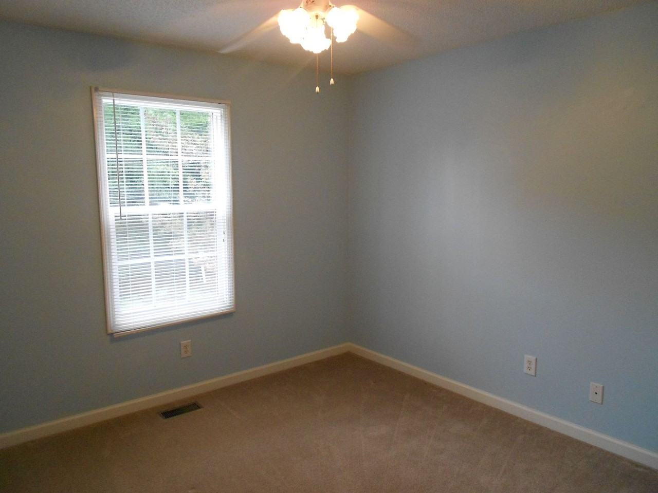 165 Tremont Cir - Photo 5 of 9