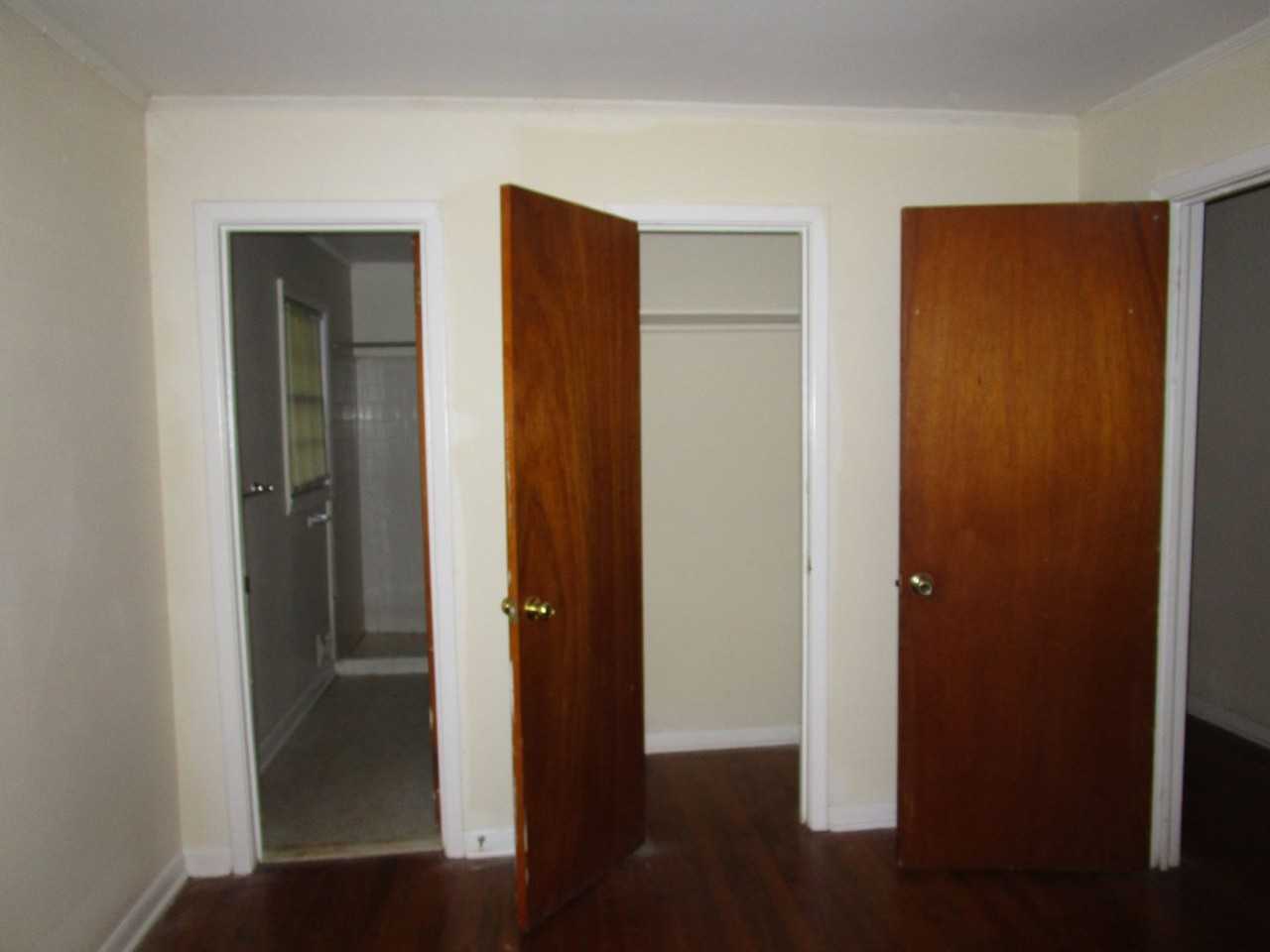 435 Carlton Ter - Photo 2 of 14