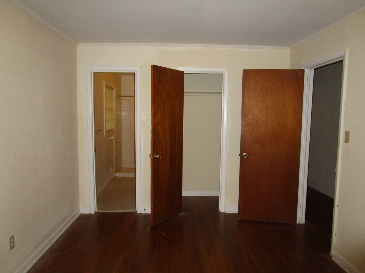 435 Carlton Ter - Photo 3 of 14