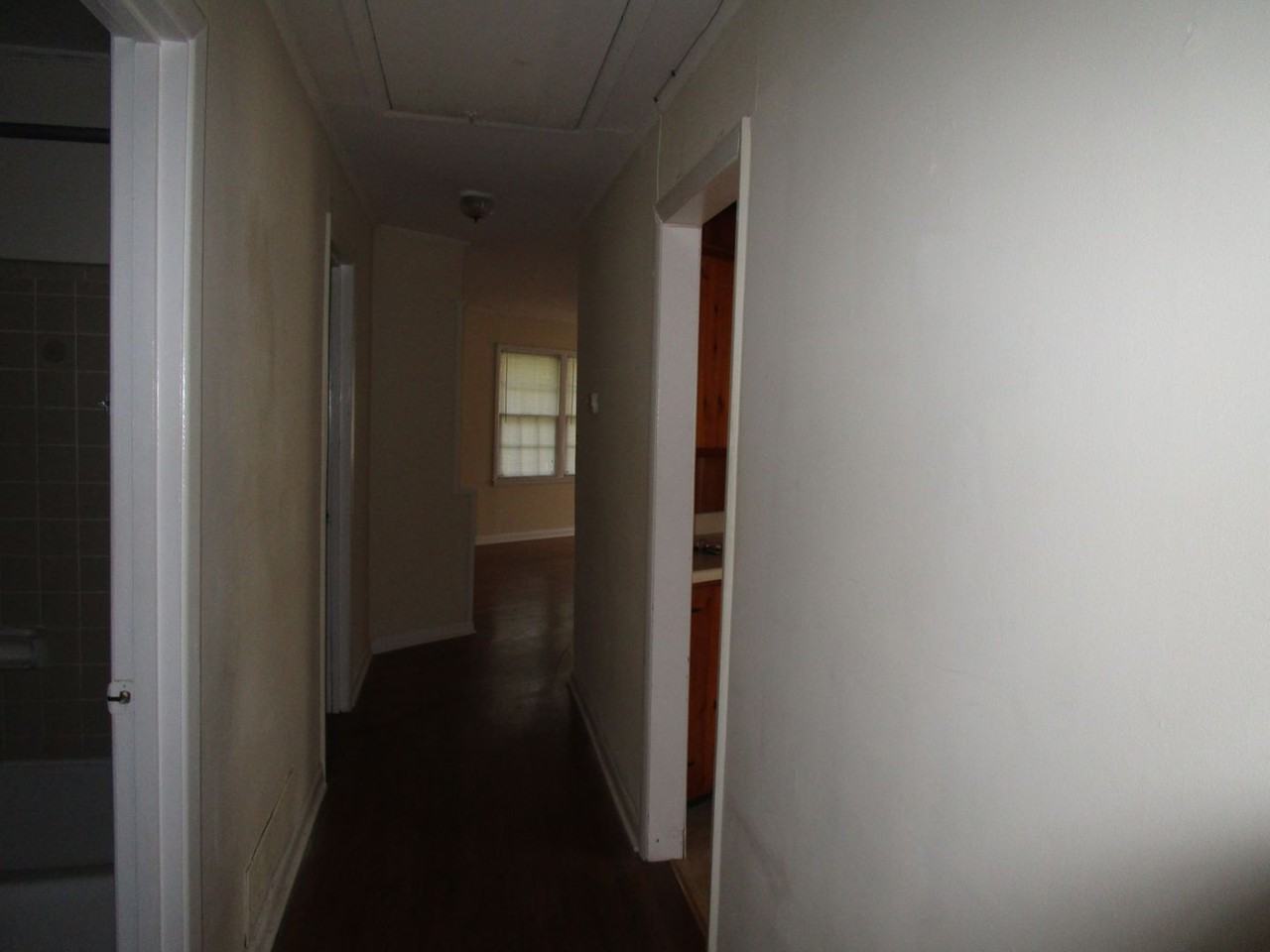 435 Carlton Ter - Photo 4 of 14