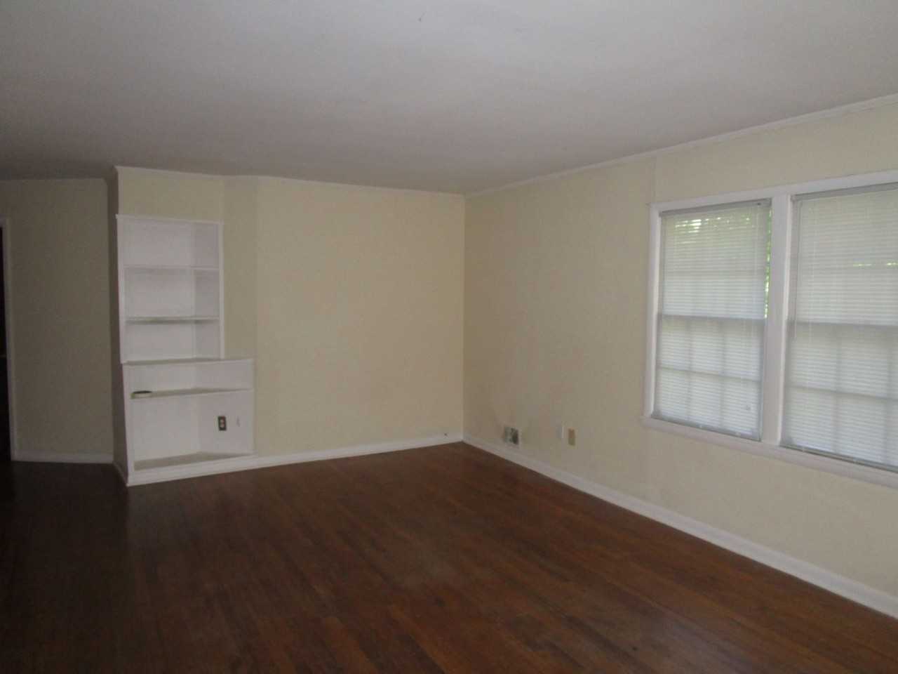 435 Carlton Ter - Photo 6 of 14