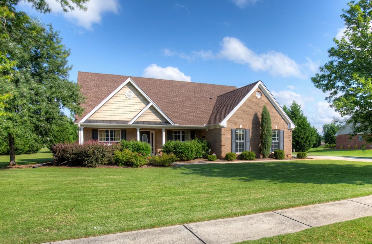 1031 Sapphire Trl - Photo 2 of 16