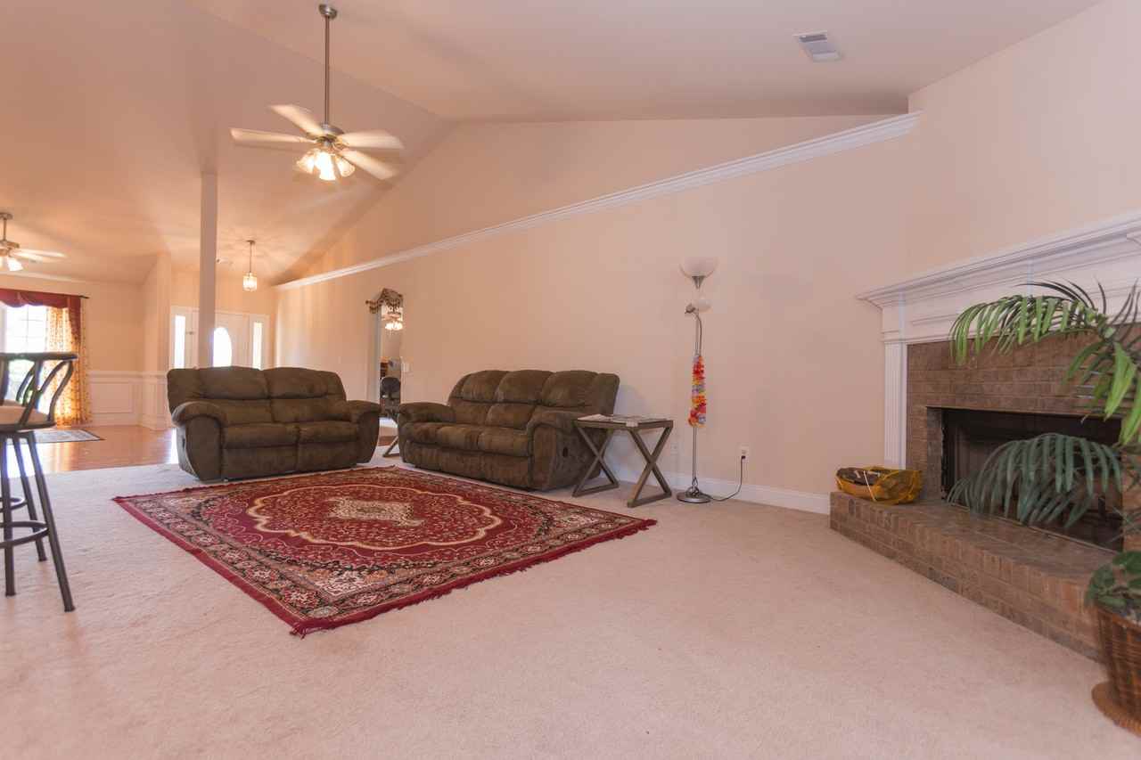 1031 Sapphire Trl - Photo 4 of 16