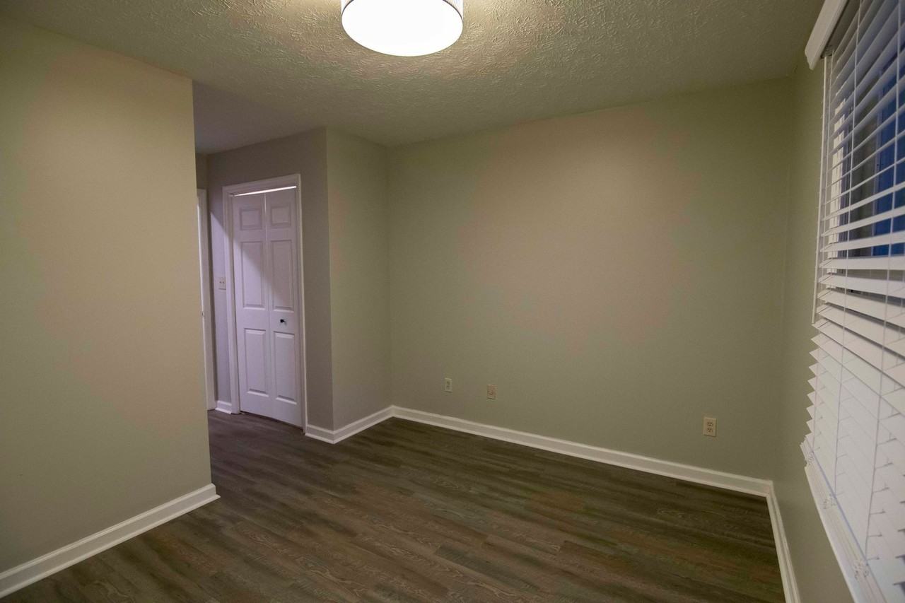 195 Pineview Dr #B - Photo 4 of 12