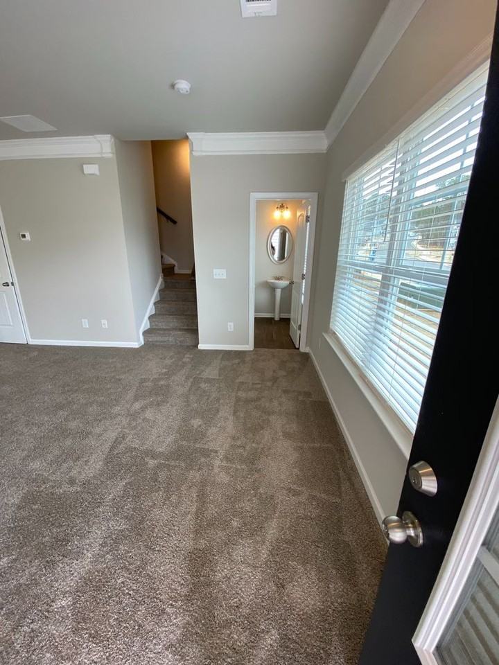 1274 Towne Square Ct - Photo 7 of 17