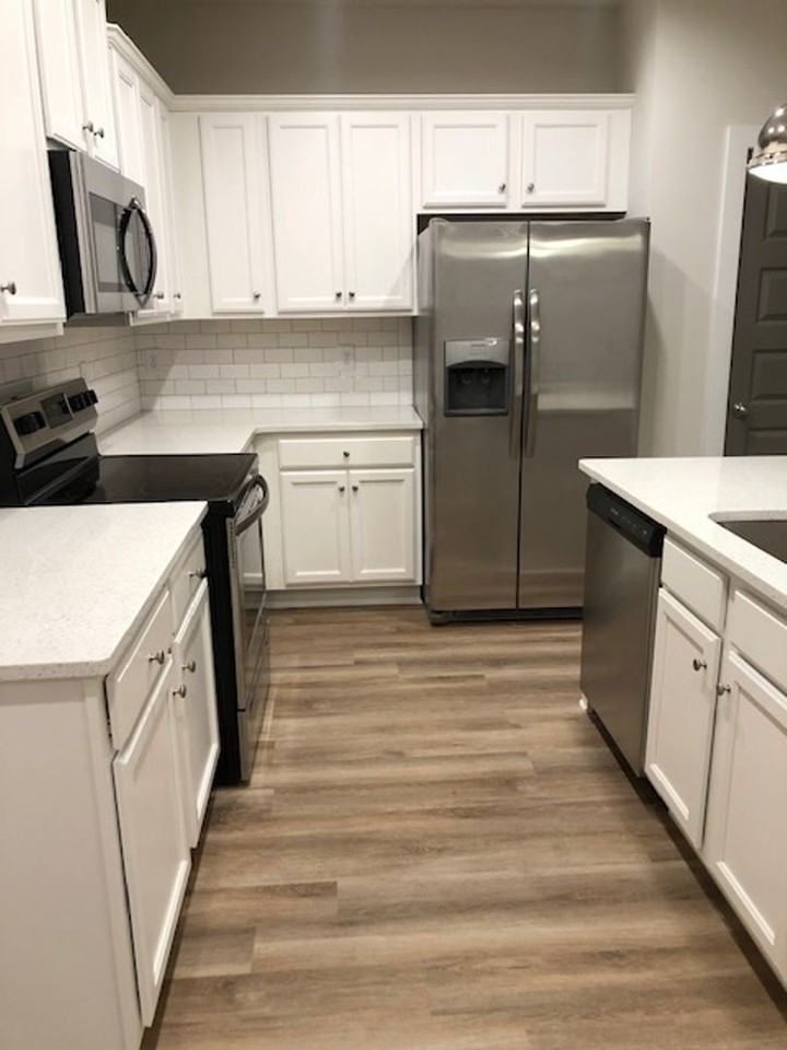 349 Samuel Clemens Way - Photo 2 of 34