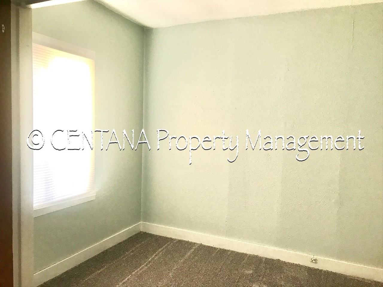 1426 S Warren Ave - Photo 4 of 17