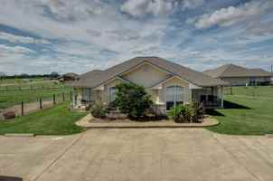 featured image of 1211 Flying Ace Cir