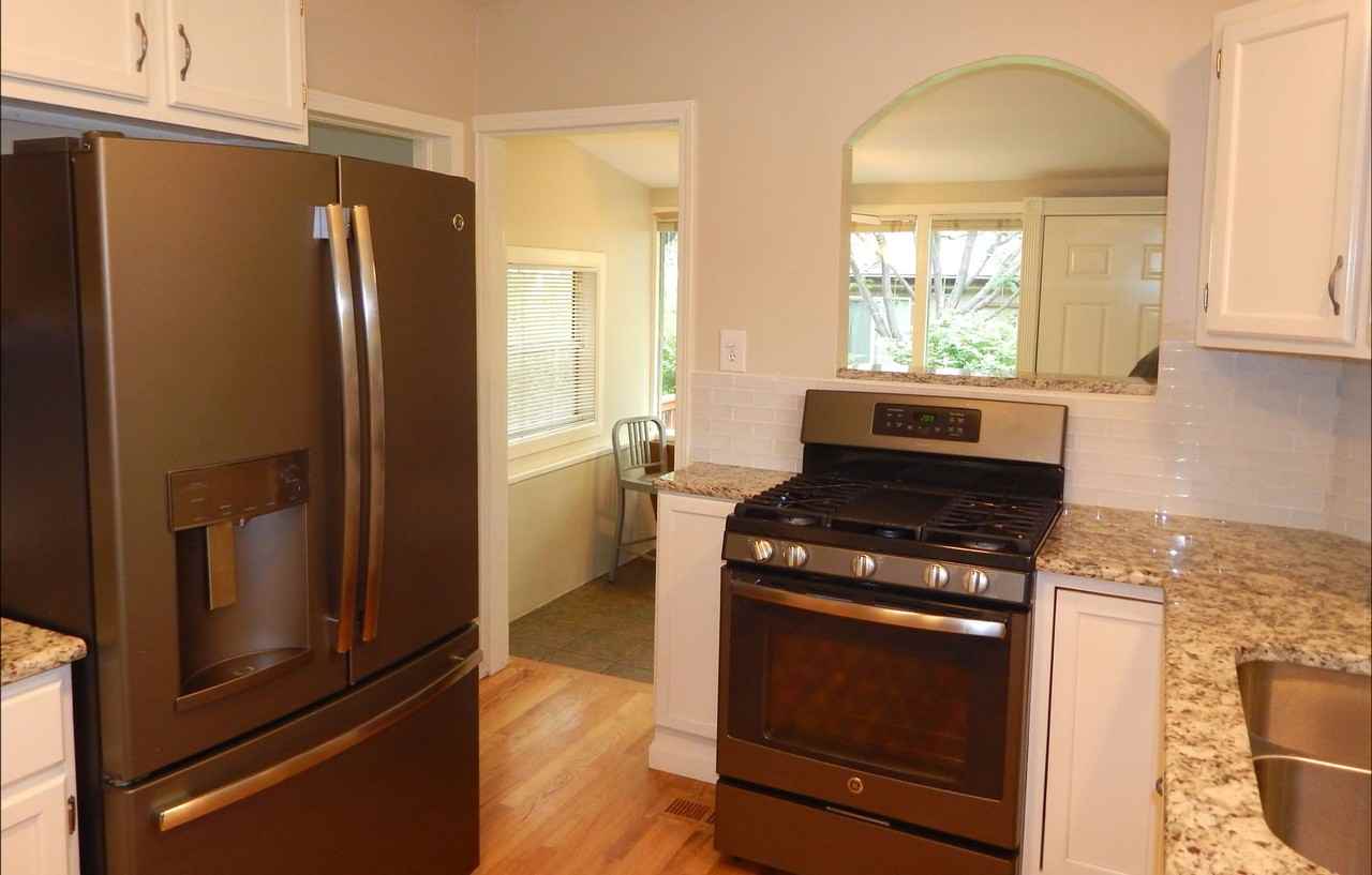 4504 N Raleigh St - Photo 5 of 26