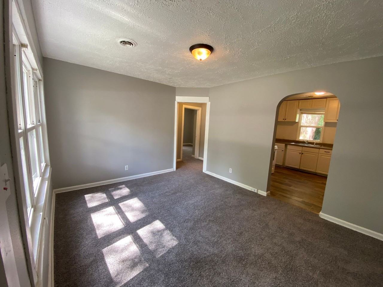 1413 E Locust St - Photo 3 of 18