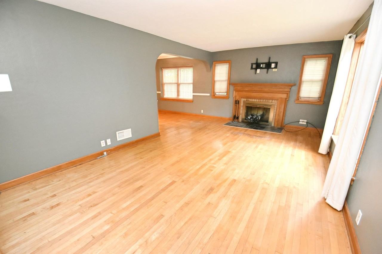 3401 Oakcrest Dr - Photo 2 of 25