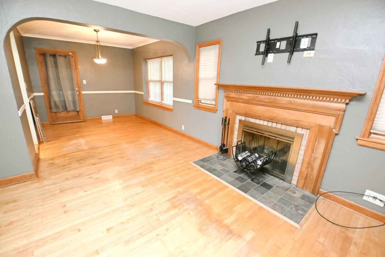 3401 Oakcrest Dr - Photo 3 of 25