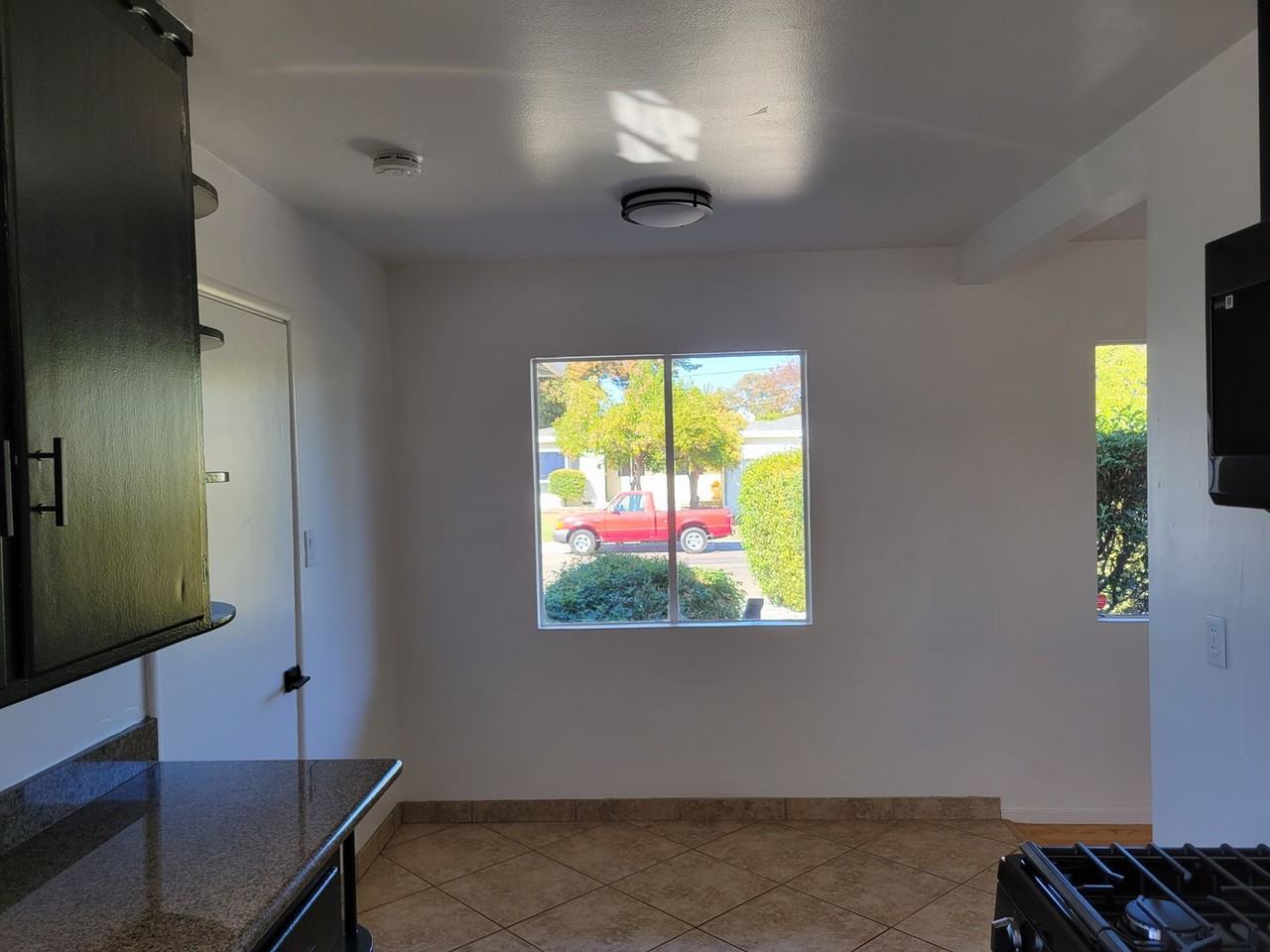 1429 Hawaii St - Photo 5 of 48