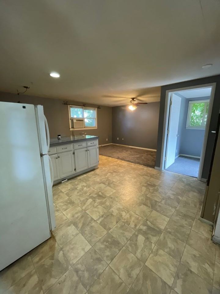 1009 1/2 Cottonwood St - Photo 2 of 12