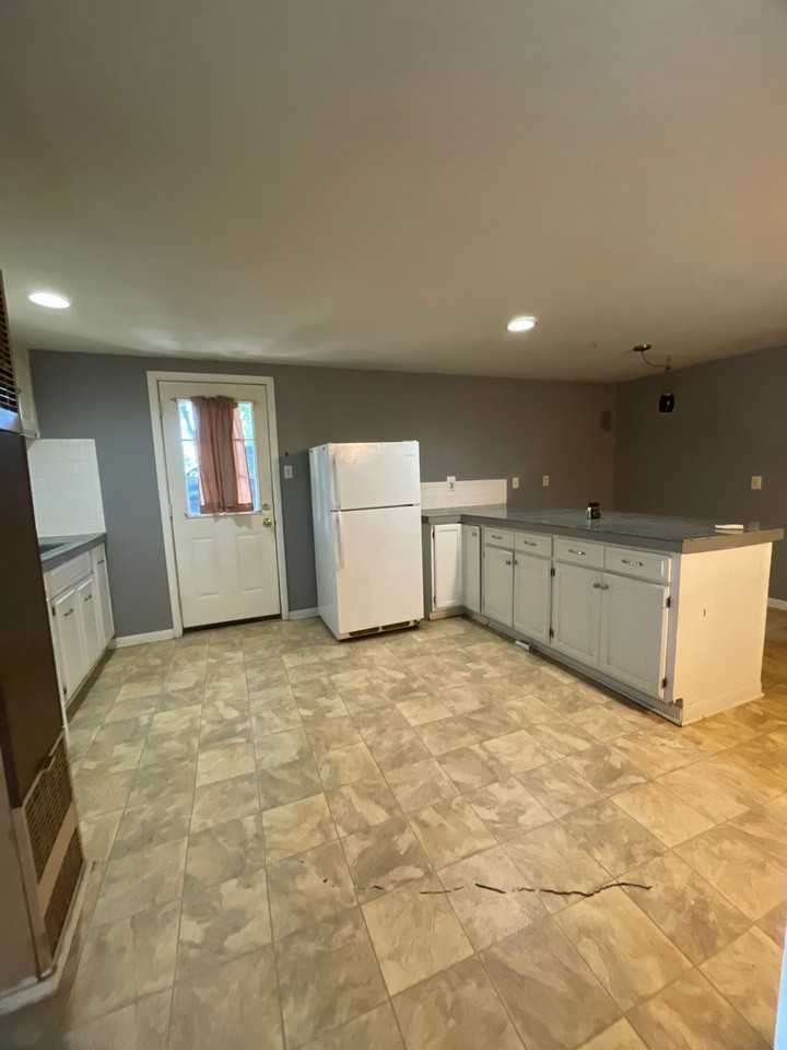 1009 1/2 Cottonwood St - Photo 3 of 12