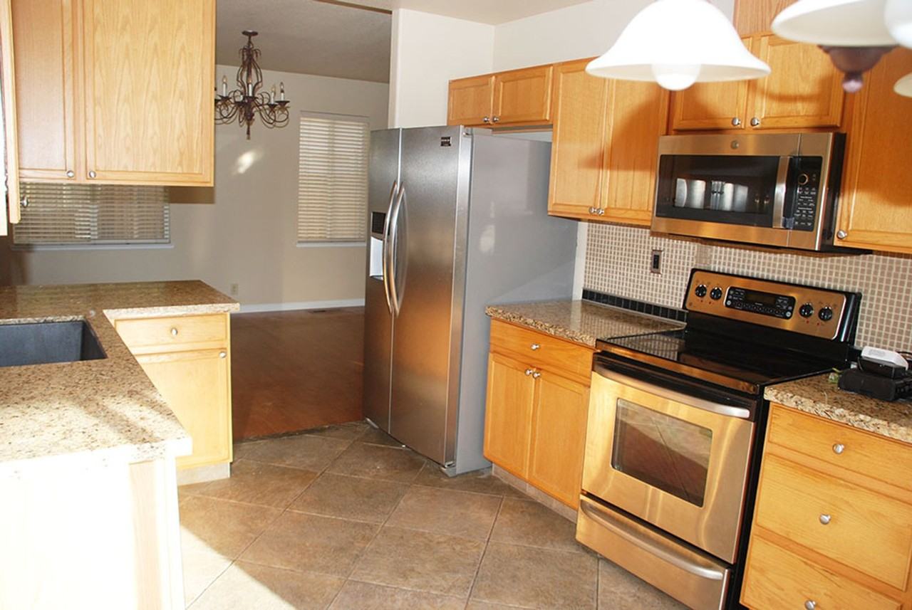 1811 Cambridge Hills Ct - Photo 2 of 30